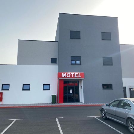 Belamionix Motel Bosanski Samac Экстерьер фото