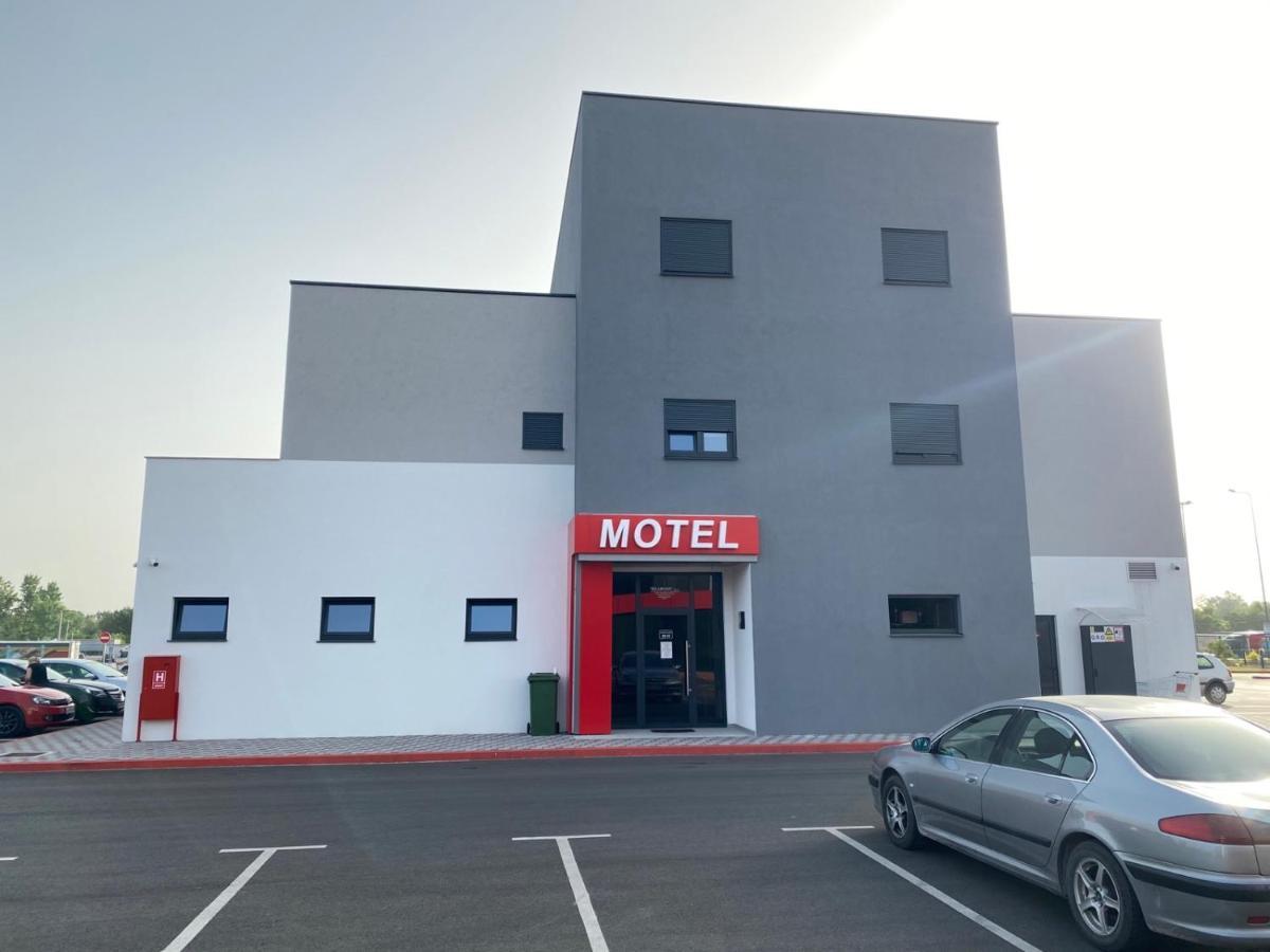 Belamionix Motel Bosanski Samac Экстерьер фото